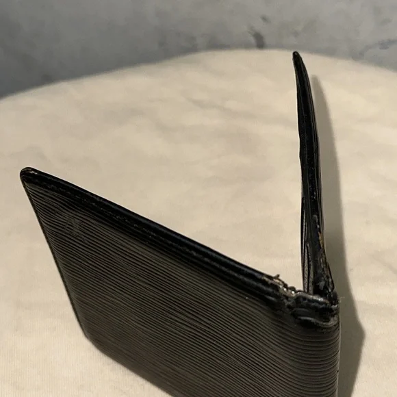 Louis Vuitton black epi 6 credit card slot billfold billets